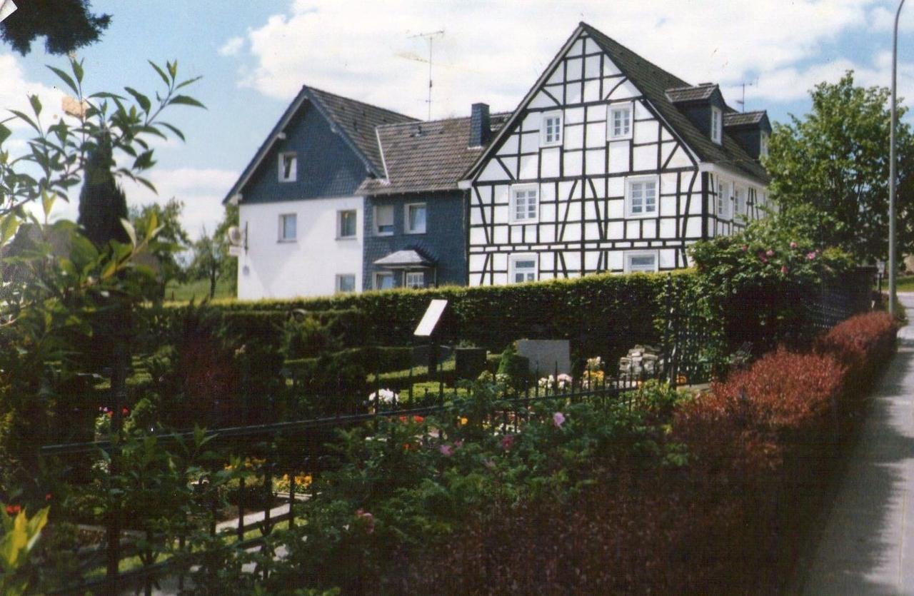 Monteurhotel Garni Alter Olper Hof リンドラー エクステリア 写真