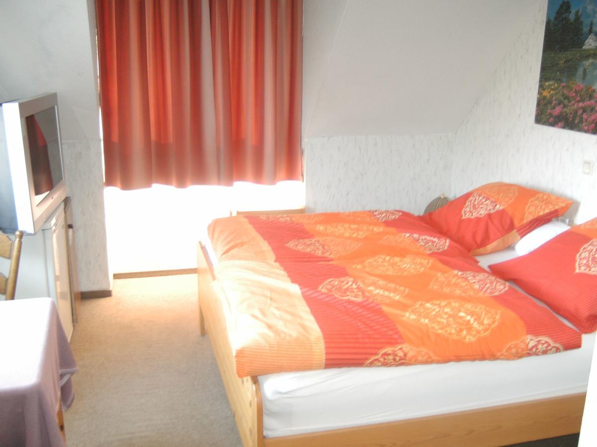Monteurhotel Garni Alter Olper Hof リンドラー エクステリア 写真